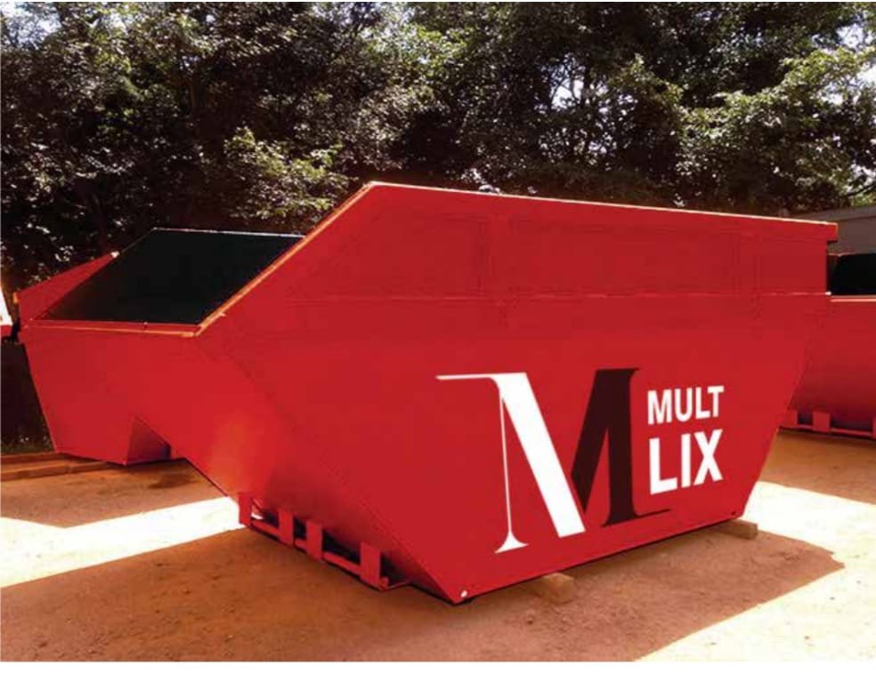 Caçamba de entulho vermelha com o logotipo oficial da empresa Mult Lix em Avaré.